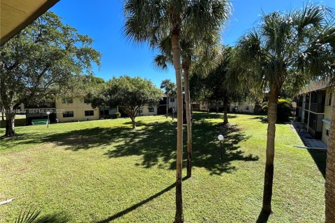 Copropriété à louer à Hollywood, Floride: 2 chambres, 94.3 m2 № 1998651 - photo 16