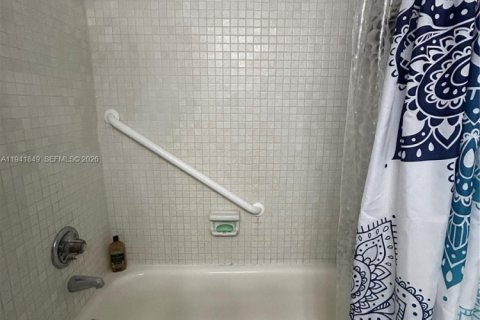 Copropriété à louer à Hollywood, Floride: 2 chambres, 94.3 m2 № 1998651 - photo 20