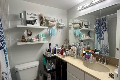 Copropriété à louer à Hollywood, Floride: 2 chambres, 94.3 m2 № 1998651 - photo 19