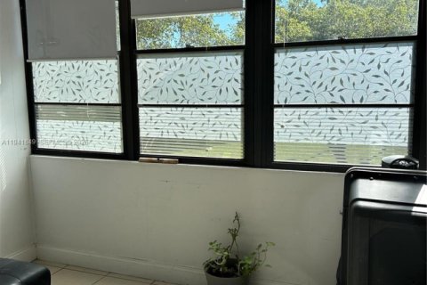 Copropriété à louer à Hollywood, Floride: 2 chambres, 94.3 m2 № 1998651 - photo 15