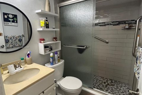 Copropriété à louer à Hollywood, Floride: 2 chambres, 94.3 m2 № 1998651 - photo 23