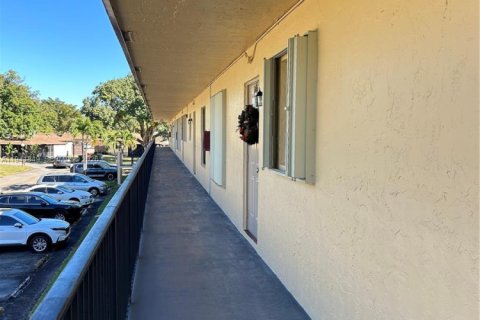 Copropriété à louer à Hollywood, Floride: 2 chambres, 94.3 m2 № 1998651 - photo 6