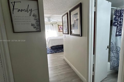 Copropriété à louer à Hollywood, Floride: 2 chambres, 94.3 m2 № 1998651 - photo 21