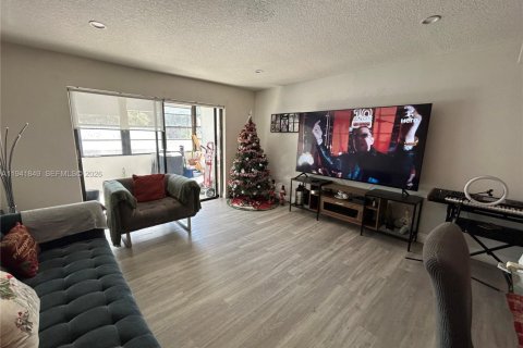 Copropriété à louer à Hollywood, Floride: 2 chambres, 94.3 m2 № 1998651 - photo 11