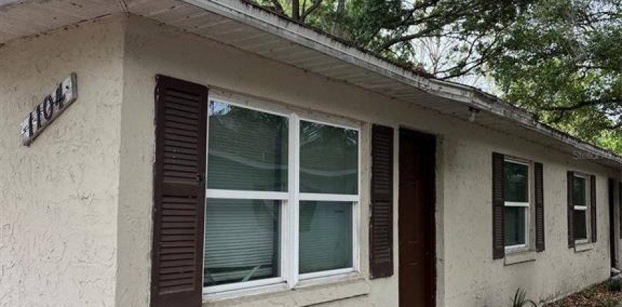 Commercial property in Leesburg, Florida 4 bedrooms, 143.07 sq.m. № 2377871
