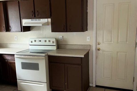 Commercial property in Leesburg, Florida 4 bedrooms, 143.07 sq.m. № 2377871 - photo 3