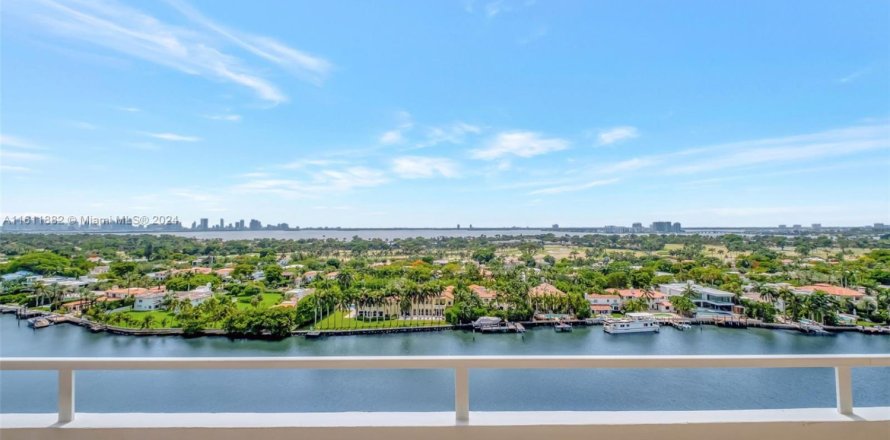 Condominio en Miami Beach, Florida, 2 dormitorios № 1234024