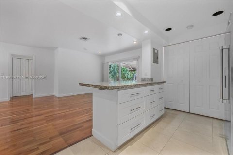 House in Fort Lauderdale, Florida 3 bedrooms, 141.21 sq.m. № 1966752 - photo 20