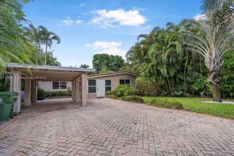 House in Fort Lauderdale, Florida 3 bedrooms, 141.21 sq.m. № 1966752 - photo 2