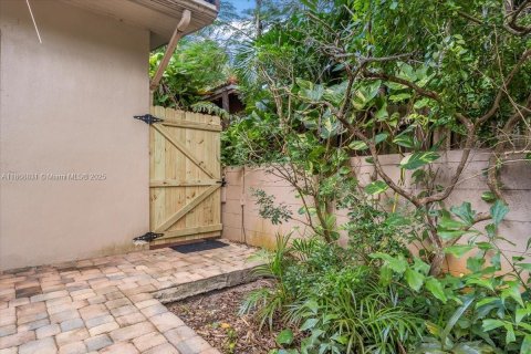 House in Fort Lauderdale, Florida 3 bedrooms, 141.21 sq.m. № 1966752 - photo 9