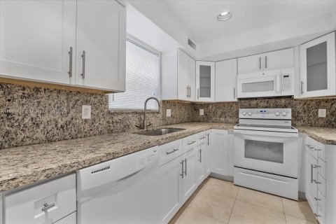 House in Fort Lauderdale, Florida 3 bedrooms, 141.21 sq.m. № 1966752 - photo 23