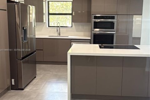 House in North Miami, Florida 3 bedrooms, 150.22 sq.m. № 2027001 - photo 19