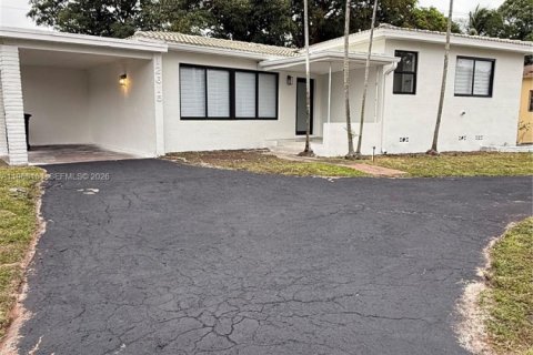 House in North Miami, Florida 3 bedrooms, 150.22 sq.m. № 2027001 - photo 6