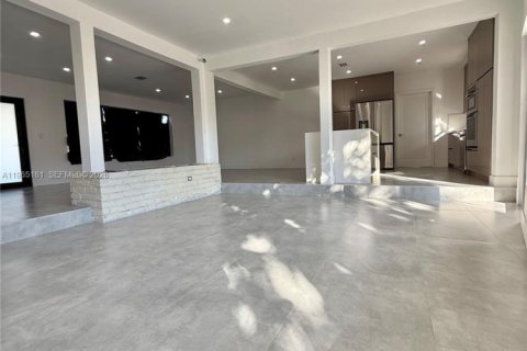 House in North Miami, Florida 3 bedrooms, 150.22 sq.m. № 2027001 - photo 23