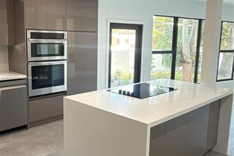 House in North Miami, Florida 3 bedrooms, 150.22 sq.m. № 2027001 - photo 18