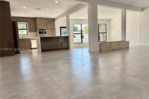 House in North Miami, Florida 3 bedrooms, 150.22 sq.m. № 2027001 - photo 28