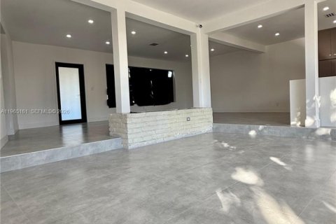 House in North Miami, Florida 3 bedrooms, 150.22 sq.m. № 2027001 - photo 26