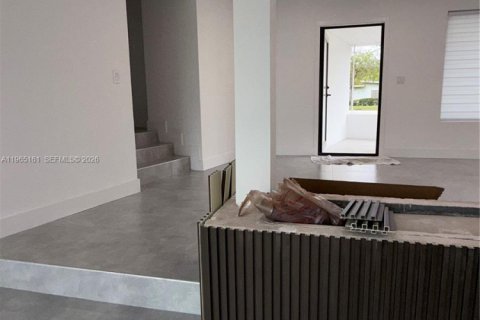 House in North Miami, Florida 3 bedrooms, 150.22 sq.m. № 2027001 - photo 14