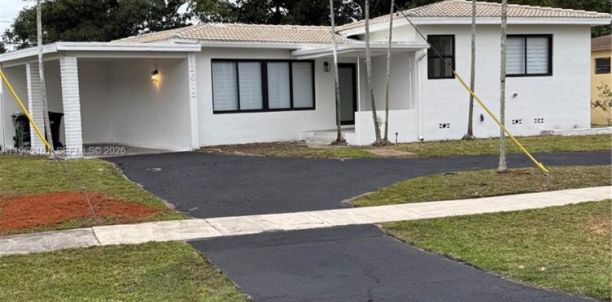 House in North Miami, Florida 3 bedrooms, 150.22 sq.m. № 2027001