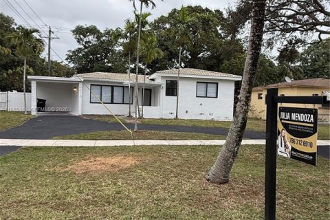 House in North Miami, Florida 3 bedrooms, 150.22 sq.m. № 2027001 - photo 7