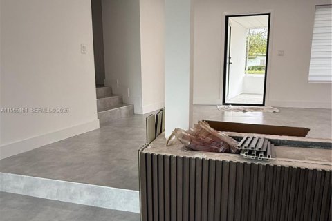House in North Miami, Florida 3 bedrooms, 150.22 sq.m. № 2027001 - photo 13