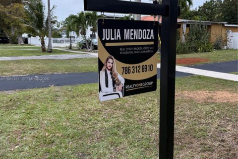 House in North Miami, Florida 3 bedrooms, 150.22 sq.m. № 2027001 - photo 8