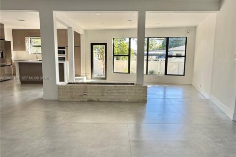 House in North Miami, Florida 3 bedrooms, 150.22 sq.m. № 2027001 - photo 21