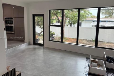 House in North Miami, Florida 3 bedrooms, 150.22 sq.m. № 2027001 - photo 16