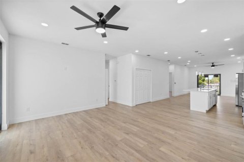 Casa en venta en Hernando Beach, Florida, 3 dormitorios, 149.85 m2 № 1909914 - foto 12
