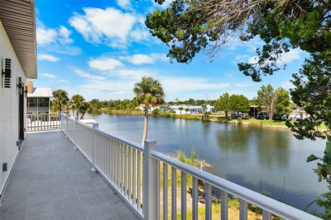 Casa en venta en Hernando Beach, Florida, 3 dormitorios, 149.85 m2 № 1909914 - foto 8