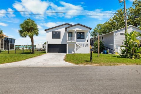 Casa en venta en Hernando Beach, Florida, 3 dormitorios, 149.85 m2 № 1909914 - foto 1