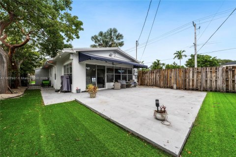 Propiedad comercial en venta en Fort Lauderdale, Florida, 180.04 m2 № 1965077 - foto 27