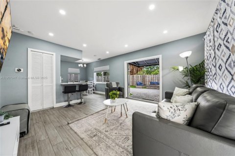 Propiedad comercial en venta en Fort Lauderdale, Florida, 180.04 m2 № 1965077 - foto 4