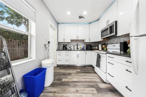 Propiedad comercial en venta en Fort Lauderdale, Florida, 180.04 m2 № 1965077 - foto 23