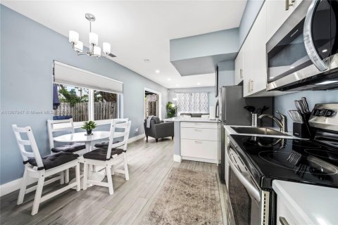 Propiedad comercial en venta en Fort Lauderdale, Florida, 180.04 m2 № 1965077 - foto 9