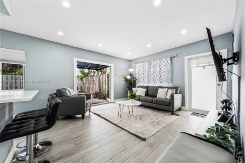 Propiedad comercial en venta en Fort Lauderdale, Florida, 180.04 m2 № 1965077 - foto 10