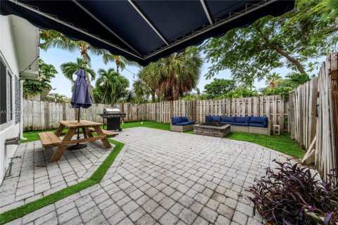 Propiedad comercial en venta en Fort Lauderdale, Florida, 180.04 m2 № 1965077 - foto 18