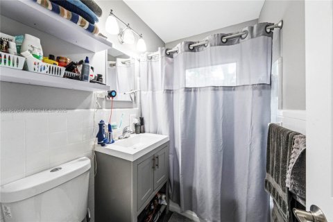 Propiedad comercial en venta en Fort Lauderdale, Florida, 180.04 m2 № 1965077 - foto 25