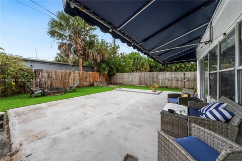 Propiedad comercial en venta en Fort Lauderdale, Florida, 180.04 m2 № 1965077 - foto 28