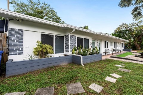 Propiedad comercial en venta en Fort Lauderdale, Florida, 180.04 m2 № 1965077 - foto 2