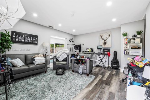 Propiedad comercial en venta en Fort Lauderdale, Florida, 180.04 m2 № 1965077 - foto 22