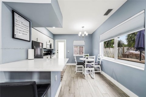 Propiedad comercial en venta en Fort Lauderdale, Florida, 180.04 m2 № 1965077 - foto 8