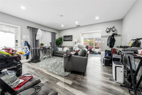 Propiedad comercial en venta en Fort Lauderdale, Florida, 180.04 m2 № 1965077 - foto 21