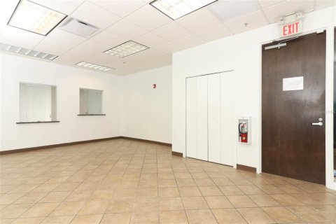Propiedad comercial en alquiler en Orlando, Florida, 185.8 m2 № 1673484 - foto 6