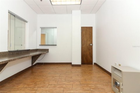 Propiedad comercial en alquiler en Orlando, Florida, 185.8 m2 № 1673484 - foto 13