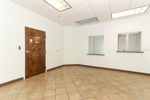 Propiedad comercial en alquiler en Orlando, Florida, 185.8 m2 № 1673484 - foto 10