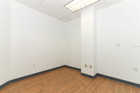Propiedad comercial en alquiler en Orlando, Florida, 185.8 m2 № 1673484 - foto 30