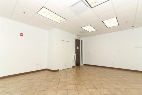 Propiedad comercial en alquiler en Orlando, Florida, 185.8 m2 № 1673484 - foto 8