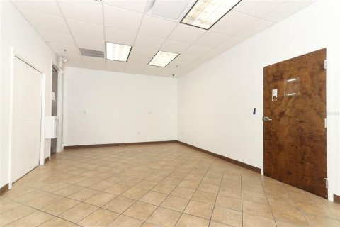 Propiedad comercial en alquiler en Orlando, Florida, 185.8 m2 № 1673484 - foto 9