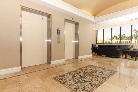 Propiedad comercial en alquiler en Orlando, Florida, 185.8 m2 № 1673484 - foto 4